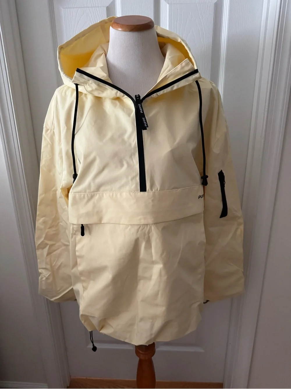 Womens PUFFITT  Rain Hoddie, NWT, Butter Yellow